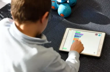 Balancing Act: Tech-Savvy Toddlers, Screen Time & Learning